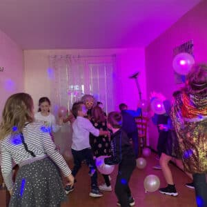 Anniversaire enfants box anim + éclairage tour de salle
