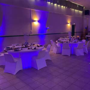 Tables rondes éclairées