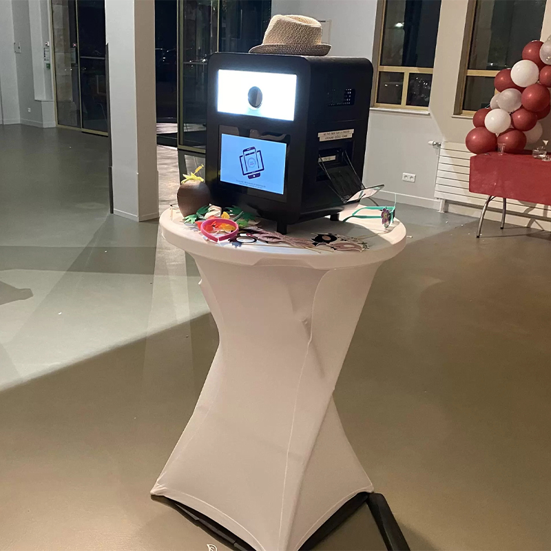 IMAGE-PHOTOBOOTH-1-scaled